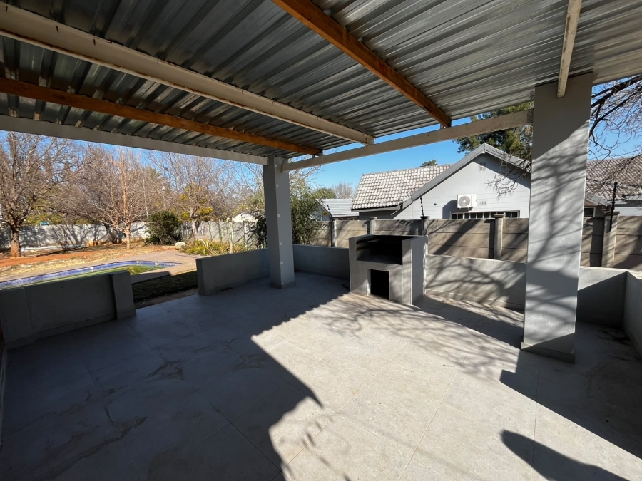 3 Bedroom Property for Sale in Flamwood North West